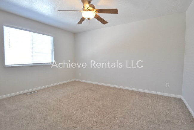Building Photo - 462 W 1490 N