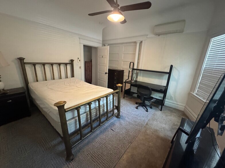 Building Photo - 102 W Fulton St