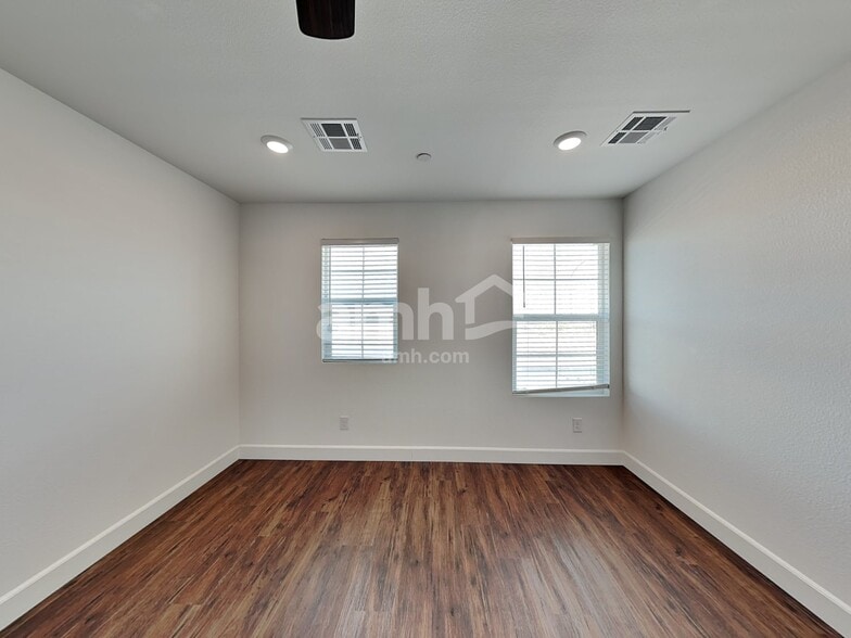 Building Photo - 644 N Water St