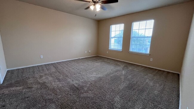 Building Photo - * Make this spacious home in Helotes off B...