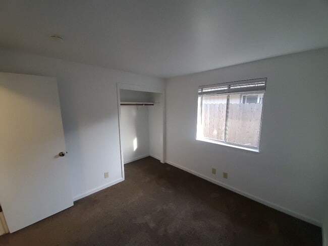 Building Photo - 3-bedroom home with remodeled kitchen and fenced backyard!