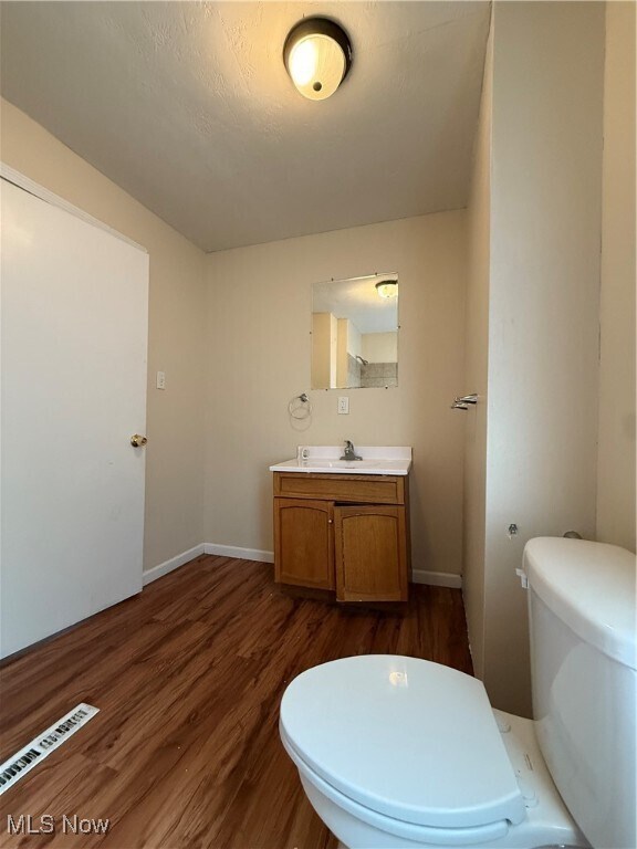 Building Photo - 1374 E 115th St