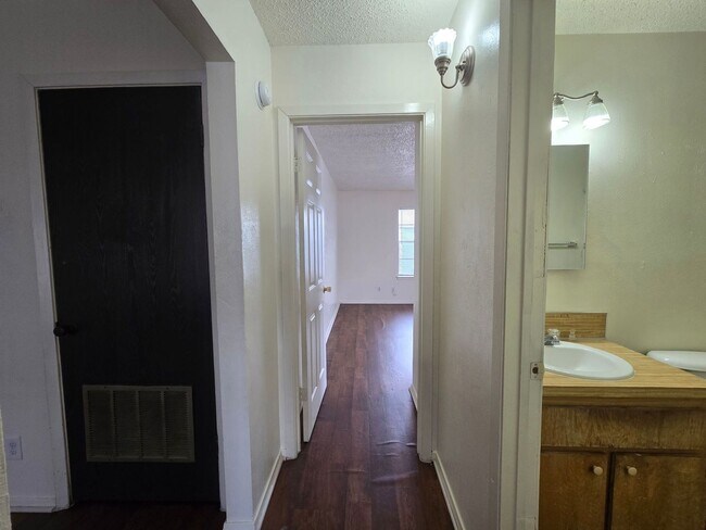 Building Photo - 1309 Quail Cir