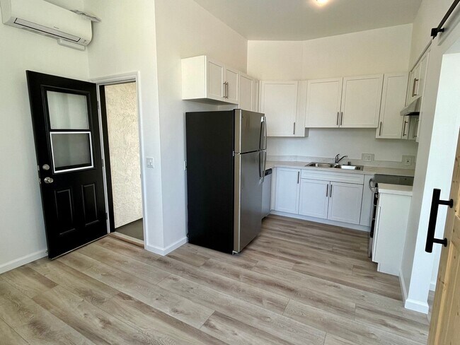Building Photo - 1 Bedroom 1 Bath in Kensington