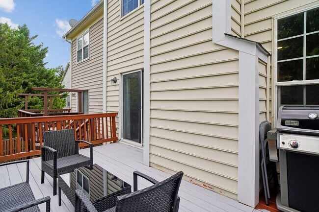 Building Photo - 114 Long Acre Ct