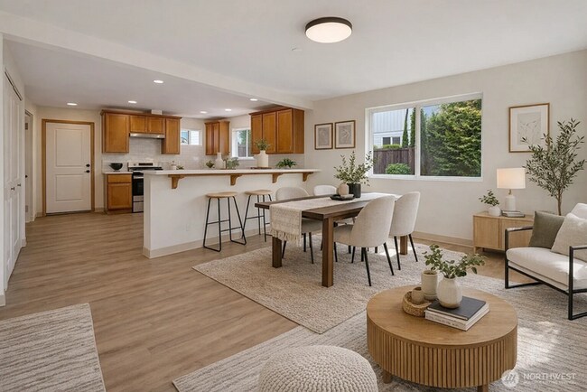 Building Photo - Beautifully Updated 3-Bedroom Townhome with Garage in Prime Lynnwood Location