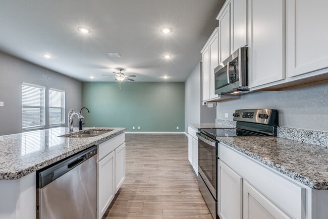 Building Photo - Beautiful and Spacious 4 Bedroom