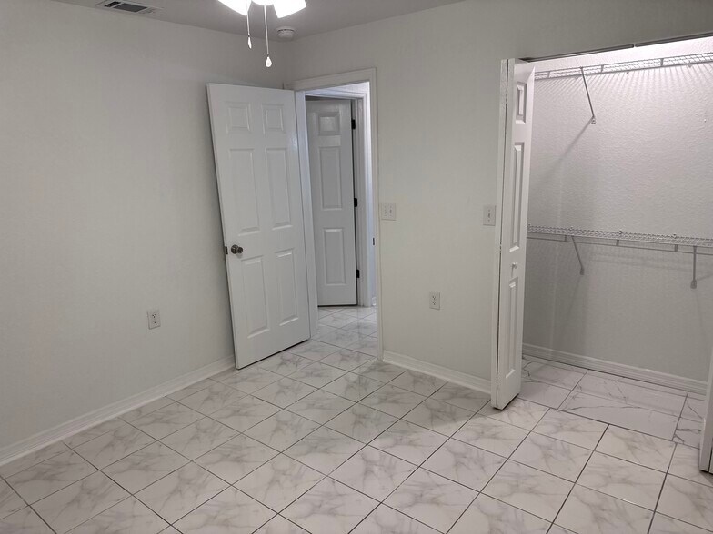 Building Photo - 6326 Providence Cir