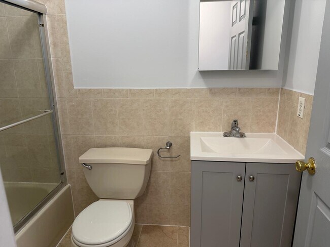 Building Photo - 183 Hutton St