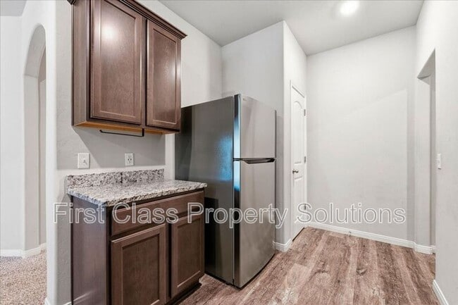 Building Photo - 1708 Burgundy Dr