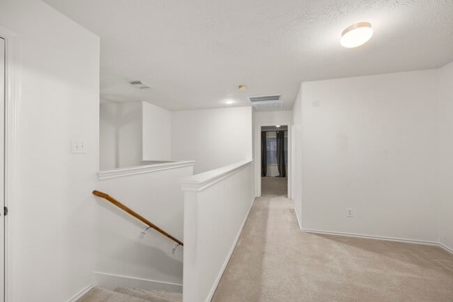 Building Photo - 12475 Saratoga Woods Ln