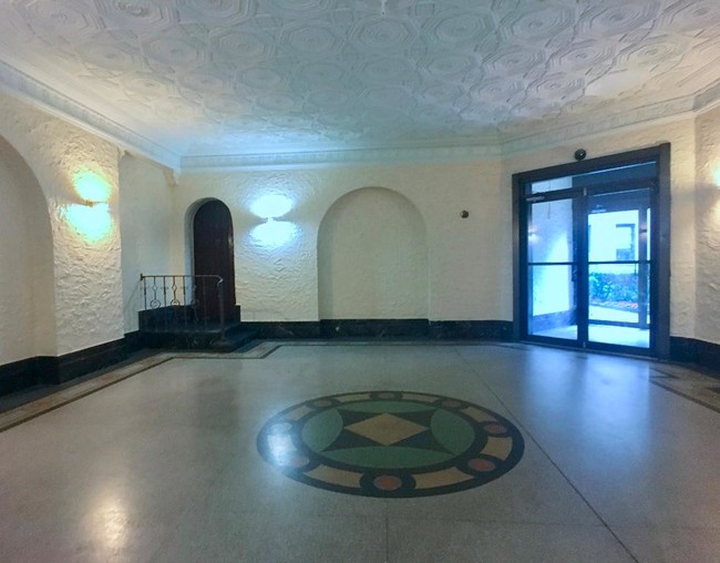 Lobby - 660 Fort Washington Avenue