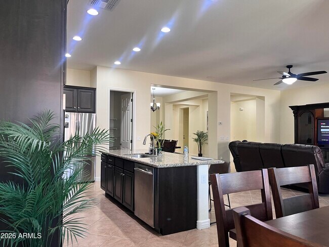 Building Photo - 2208 E Indian Wells Dr