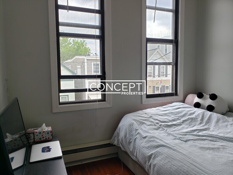 Building Photo - 358 Princeton St