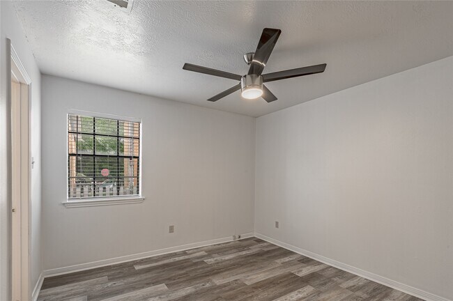 Building Photo - 2402 Sycamore Ave