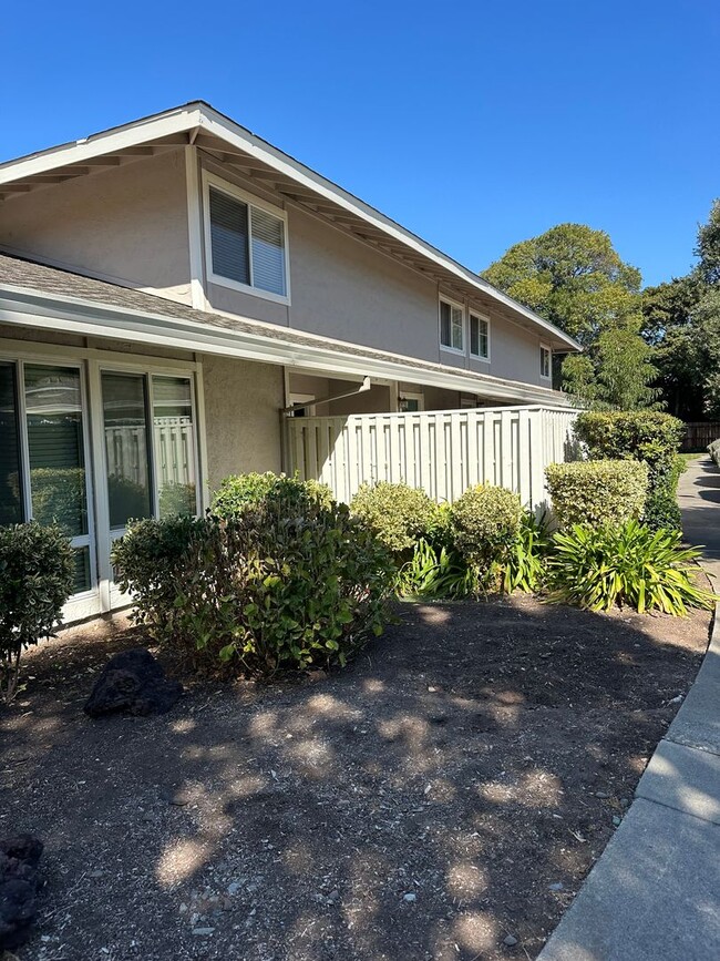 Building Photo - Napa Valley Brookside Townhouse