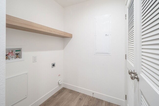 Building Photo - 8559 E Coralbell Ave