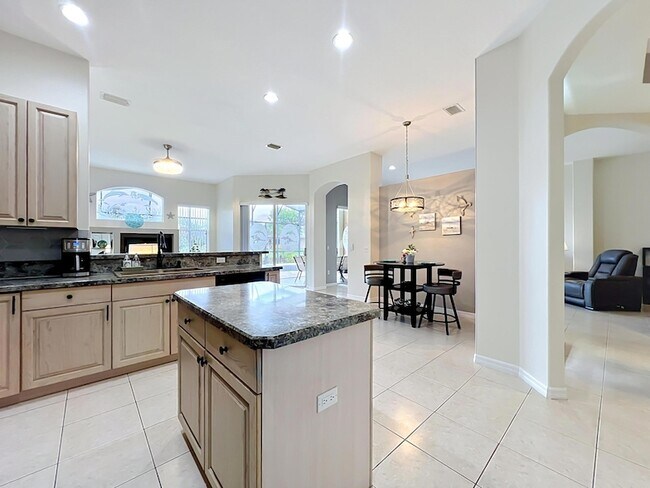 Building Photo - 1343 Shoreline Cir
