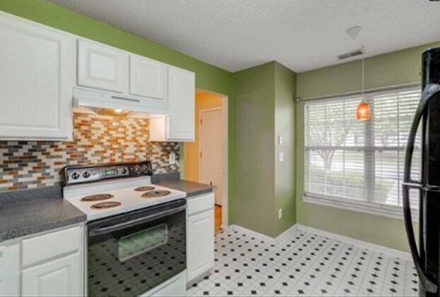 Building Photo - 225 Lawson Dr