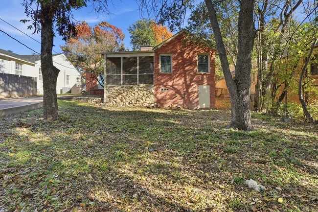 Building Photo - 2608 Highview Terrace