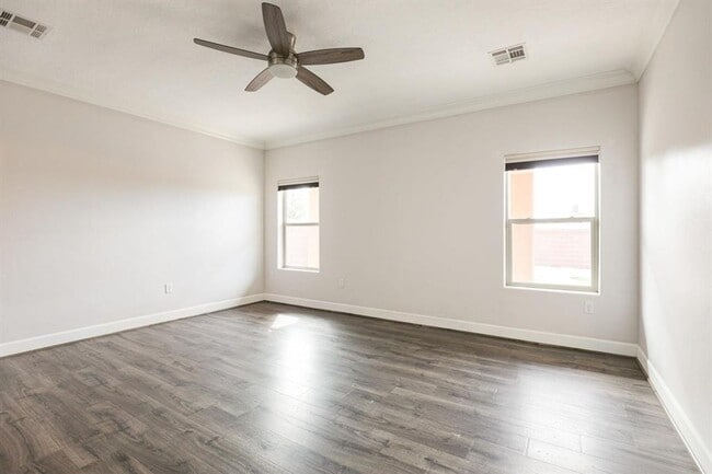 Building Photo - Beautifully Kept 4 Bedroom Home with Solar...