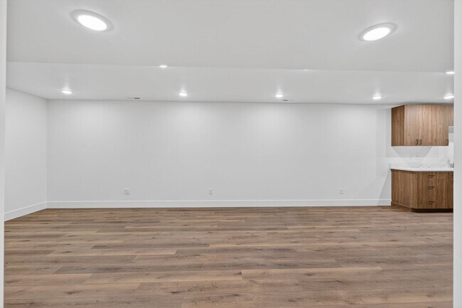 Building Photo - JR119L