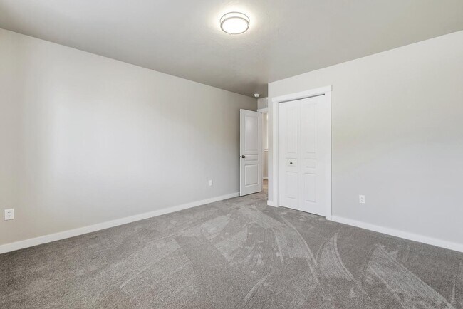 Building Photo - 2662 W Jayton Dr