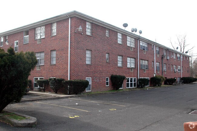 Building Photo - Town and Country