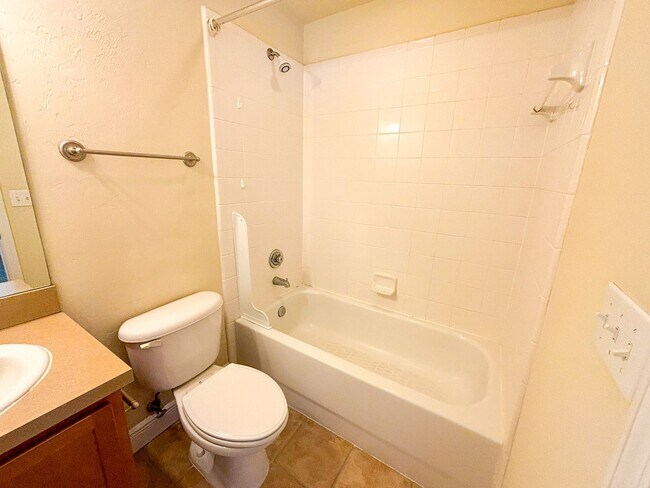 Building Photo - Chase Hollow #83 - Pet Friendly!