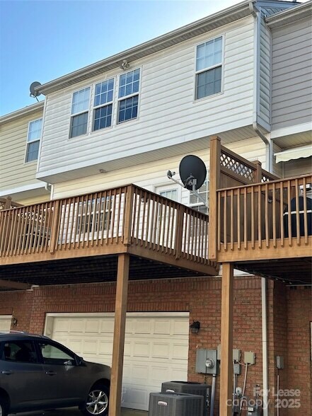 Building Photo - 15262 Kessler Dr