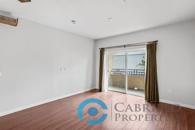 Building Photo - 2330 1st Ave