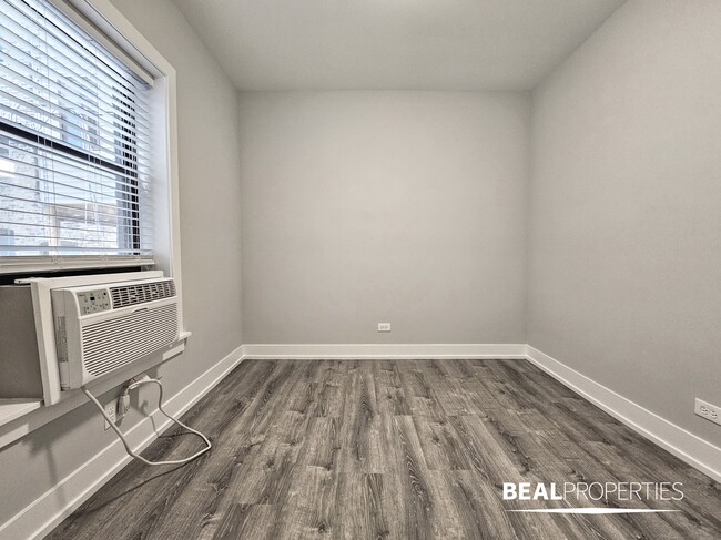 Building Photo - 711 W Brompton Ave