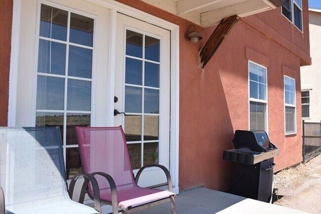 Building Photo - 3 bedroom 2 bath near golf course