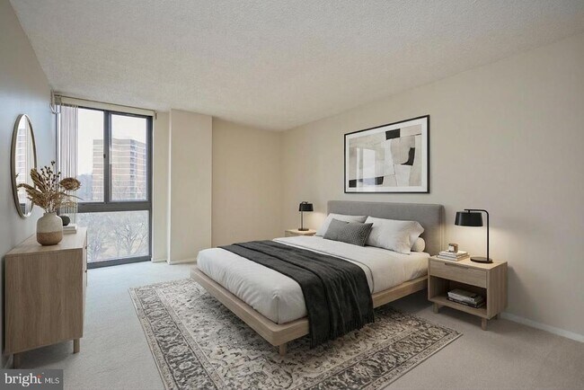 Building Photo - 2300 Pimmit Dr