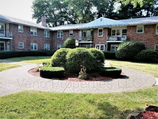 Primary Photo - 9/11/13-13 Village Dr