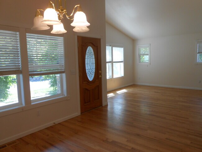 Building Photo - 62677 Hawkview Road