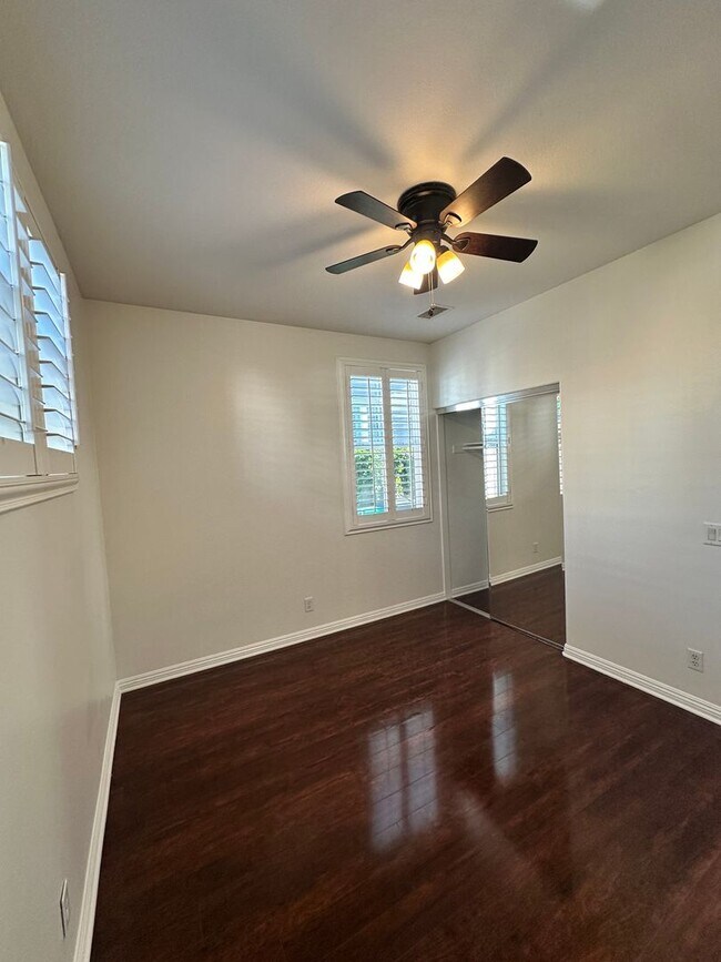 Building Photo - 2 Story home 3 Bedroom, 3 Bathroom Tustin Field.