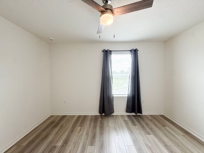 Building Photo - Beautiful 3 bedroom/2.5 bath in NEW Winter...