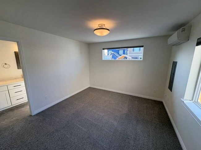 Building Photo - 805 24th St