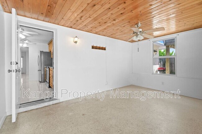 Building Photo - 244 Greymon Dr