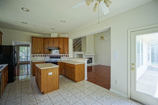 Building Photo - 918 Featherbrook Ct