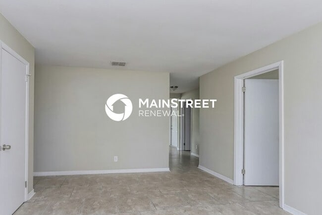 Building Photo - 3 Bedroom Pet-Friendly Home in St Petersbu...