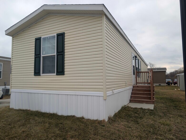 Building Photo - 15868 Marentette Dr