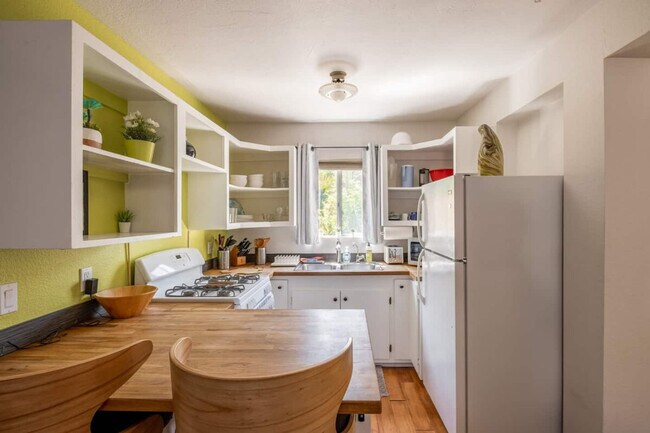 Building Photo - 3270 Cedar St