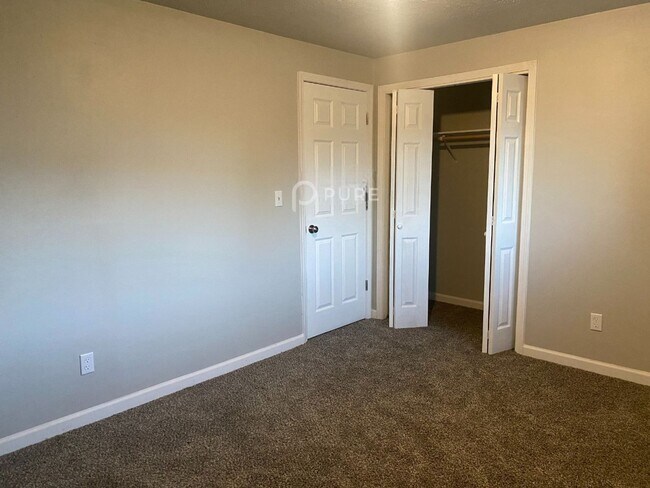 Building Photo - Whitman, G&amp;L (315 A&amp;B)