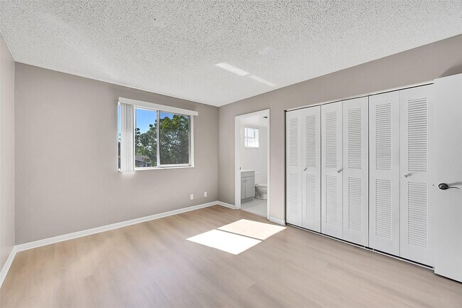 Building Photo - 719 Gardens Dr