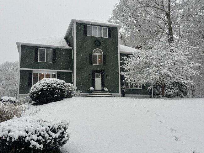 Building Photo - 6 Leada Woods Rd