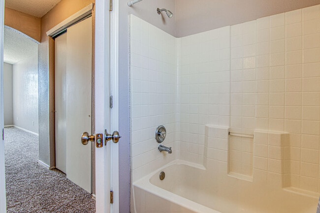 Building Photo - 2405 Tierra Humeda Dr