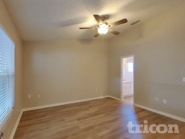 Building Photo - 272 Kings Pond Ave