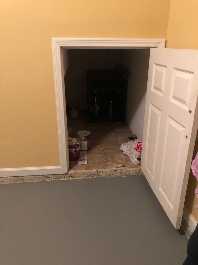 Building Photo - 3 bed/ 3 bath Townhouse